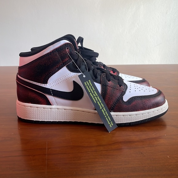Youth Air Jordan 1 Mid SE (GS) 'Wear Away Chicago’ (FB0568-006) - Picture 3 of 5